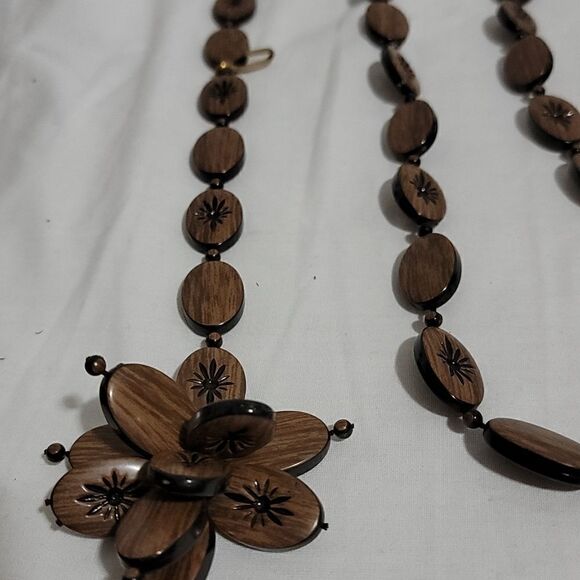 Vintage wooden necklace   - Picture 2 of 5